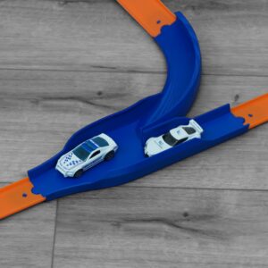 Hot Wheels Track compatible High Speed Banked Merge track piece with two toy cars merging,